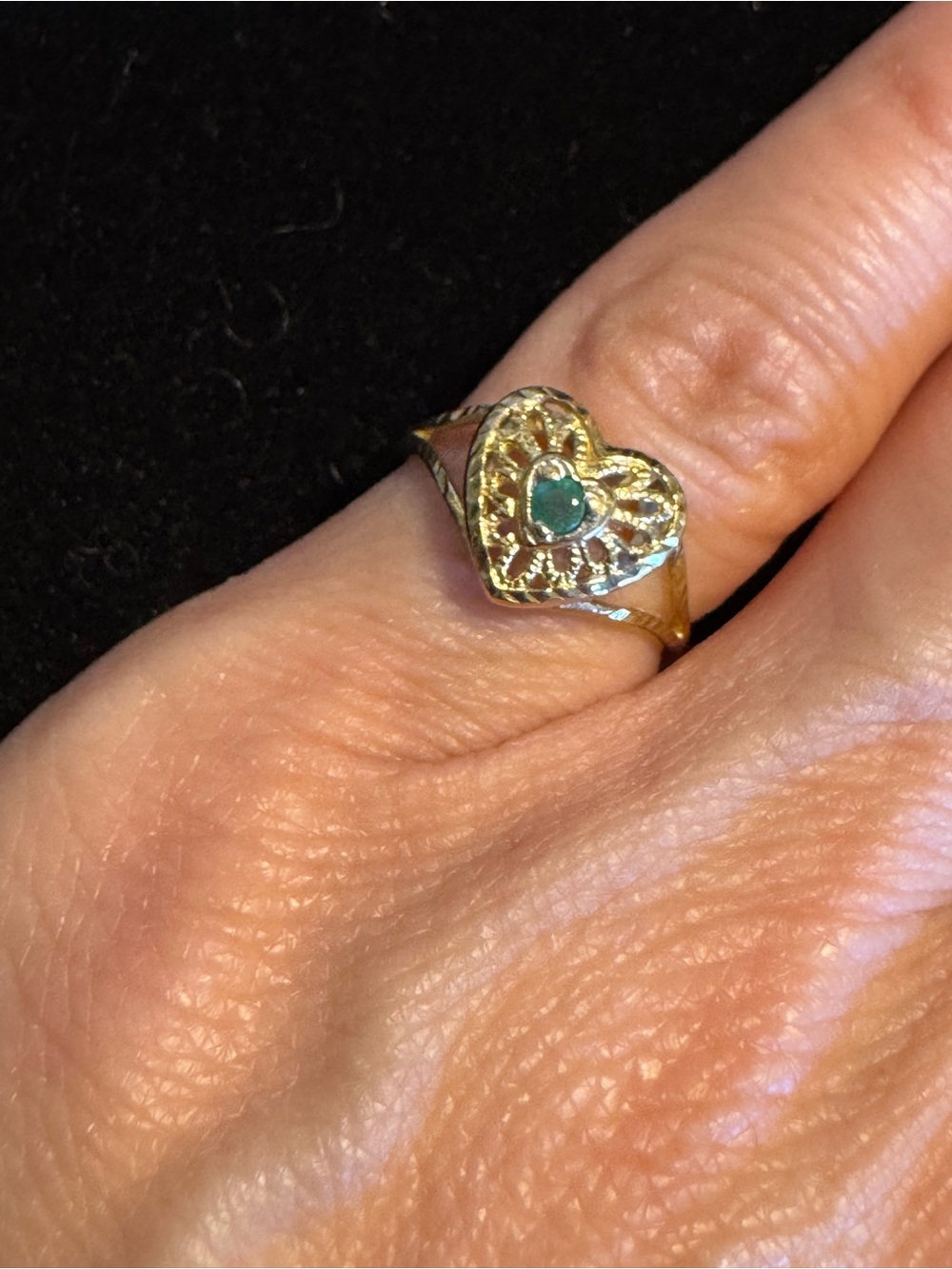 Vintage 10k Yellow Gold Heart Shaped Filigree Emerald Ring size 4.5